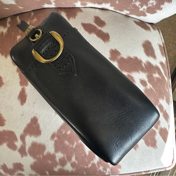 Madewell — The Large Transport Camera Bag in true black - Picture 8 of 15